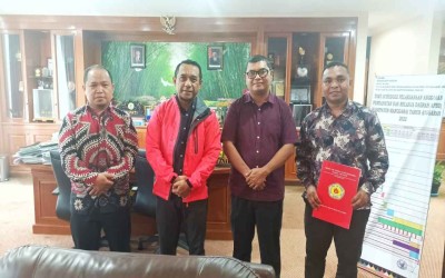 Berdiskusi dengan Bupati Manggarai, Ketua STIE 